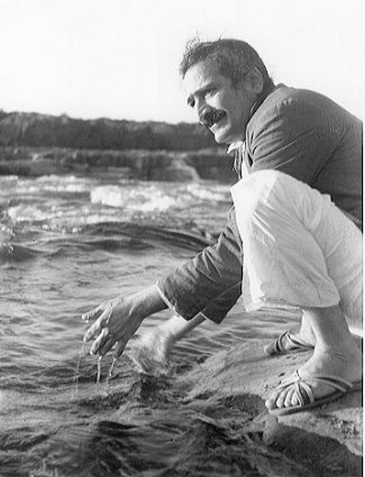 Meher Baba ved elven Narmada,  Jabalpur, 25. desember, 1938