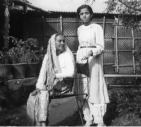Mani og mor Shireen, 1930-årene